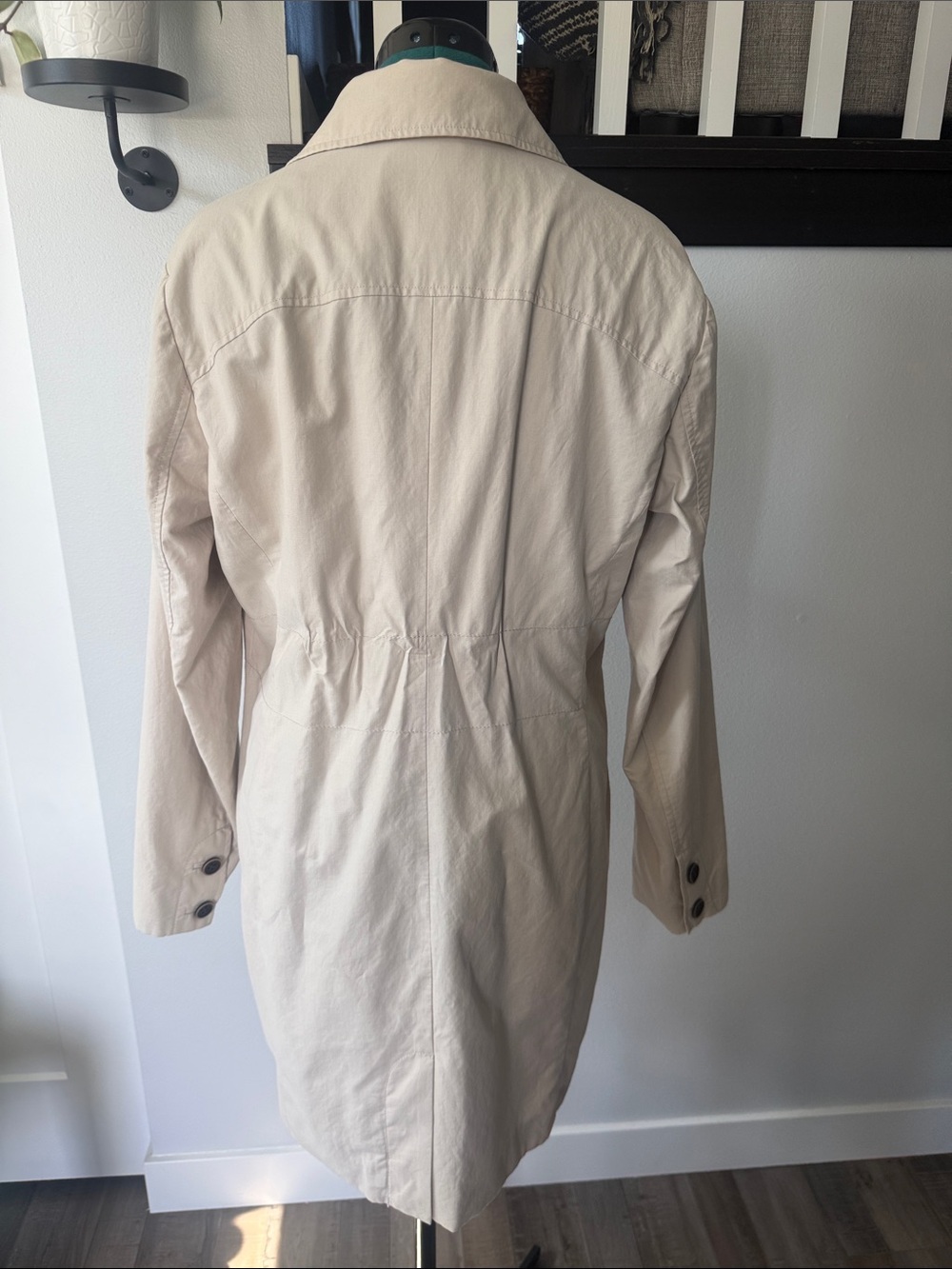 Eddie Bauer Light Cream Single-Breasted Trench Coat - Picture 4 of 4